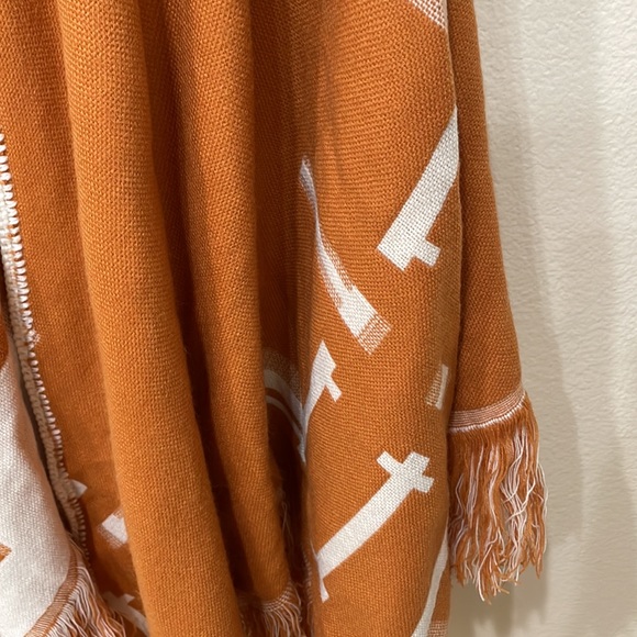 Gorgeous Tribal/Western? Y2K Design Vtg. 1990’s Cape Shawl Rust & Cream-Boho. - Picture 3 of 12